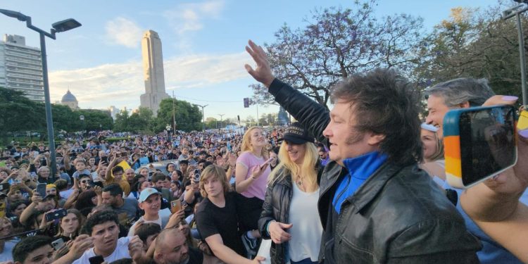 Javier Milei encabezará un acto por el Día de la Bandera: a qué hora y dónde habla