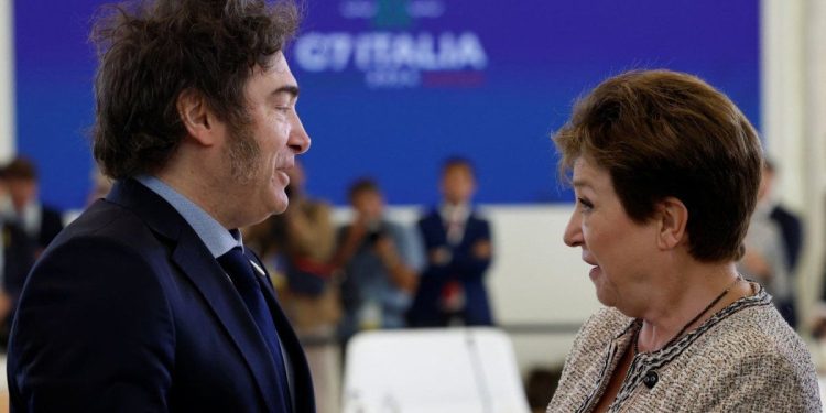 Javier Milei mantuvo un primer contacto con Kristalina Georgieva en el G7