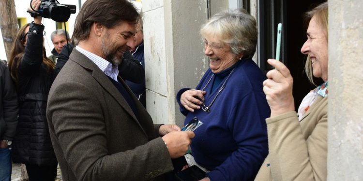 La imagen de Lacalle Pou volvió a mejorar y el 50% de la población aprueba su gestión