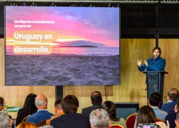 Lacalle Pou destacó las medidas contra la brecha de precios y le envió un guiño a Milei