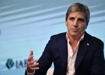 Luis Caputo aseguró que “lo peor ya pasó y hay signos de recuperación en mayo”