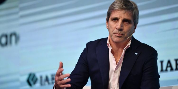 Luis Caputo aseguró que “lo peor ya pasó y hay signos de recuperación en mayo”