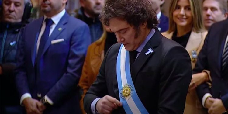 Milei no dijo nada, pero festejó la Ley Bases a través de un comunicado e invitó al Pacto de Mayo