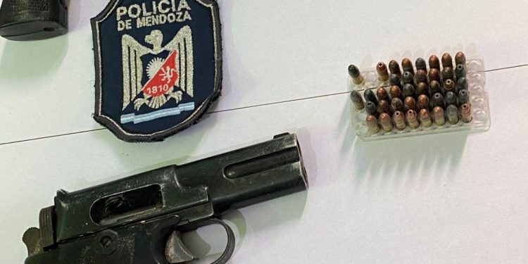 Previa ante Boca: incautaron armas y drogas en el micro de Almirante Brown