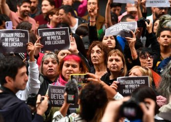 Represión en Congreso: presentaron las apelaciones para liberar a las 16 personas que permanecen detenidas