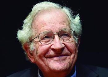 Tras los rumores sobre su muerte, dieron de alta a Noam Chomsky