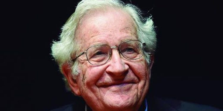 Tras los rumores sobre su muerte, dieron de alta a Noam Chomsky
