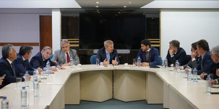 Tras reunirse con Diputados, Gobernadores blindan Ganancias y cambios a la ley Bases