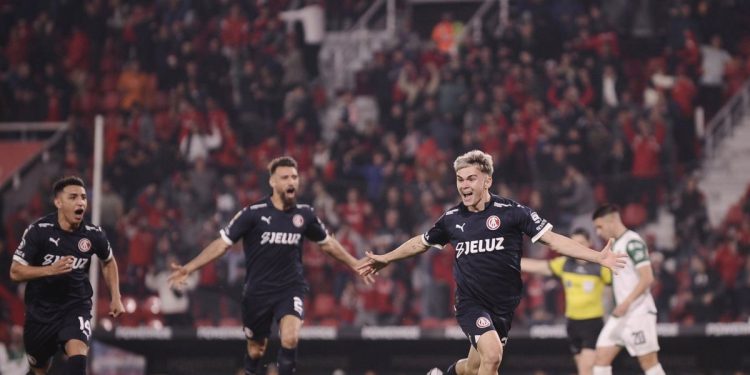 Vaccari puede asumir más tranquilo: Independiente logró su primer triunfo