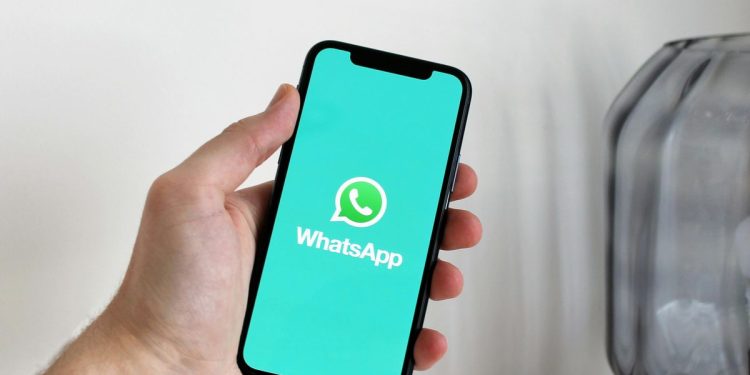WhatsApp lanza nuevas herramientas de Inteligencia Artificial para empresas: de qué se trata