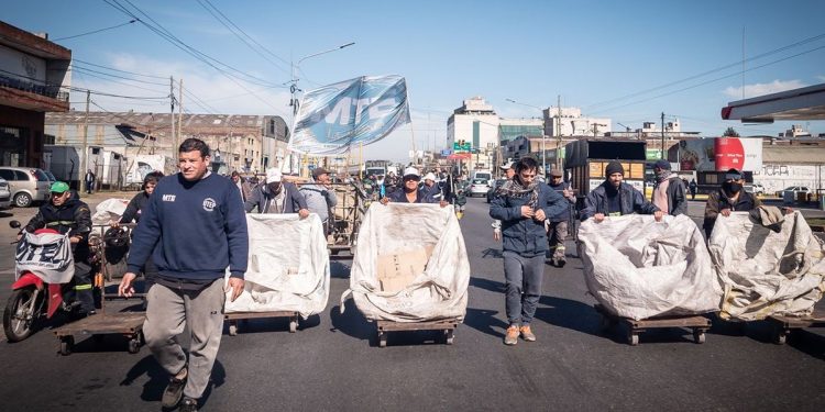 Cartoneros, carreros y recicladores marcharon en Córdoba y Buenos Aires