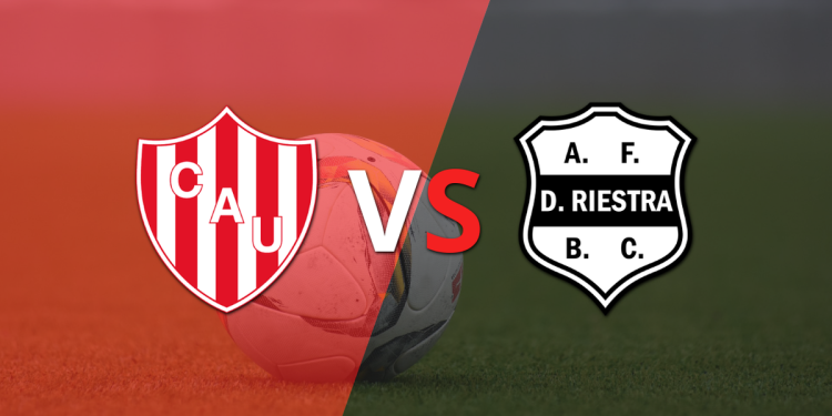Comienza el juego entre Unión y Dep. Riestra en el estadio el estadio de la Avenida