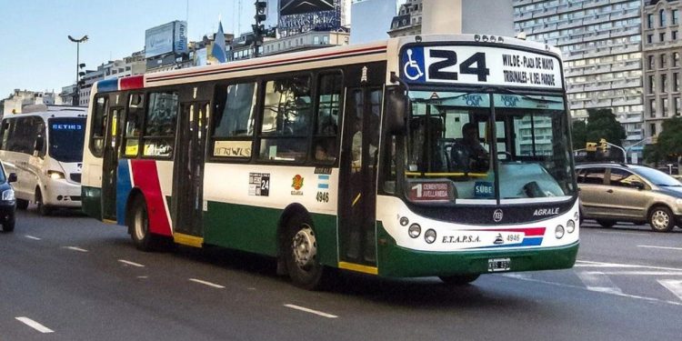 Conflicto con los colectivos: Ciudad propone a Nación un plan de seis meses para hacer el traspaso