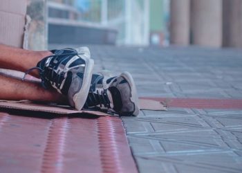 Es dueño de varias propiedades pero vive en la calle pidiendo limosnas: la historia del méndigo multimillonario de la India