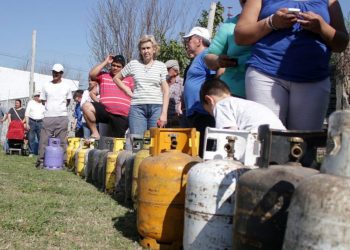 Kicillof arremetió contra Milei por la desregulación de las garrafas de gas: «No es ajuste, es crueldad»