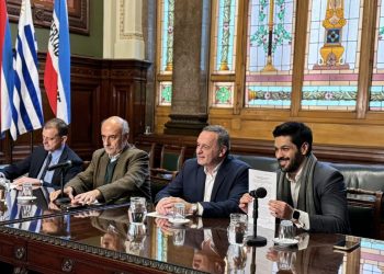 La coalición busca abrir una grieta en el Frente Amplio por las diferencias en política económica