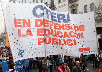 La justicia suspendió el cobro de Ganancias a los docentes