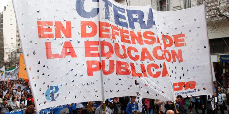 La justicia suspendió el cobro de Ganancias a los docentes