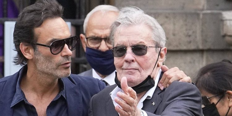 La muerte de Alain Delon: la millonaria herencia en juego y la disputa de los hijos