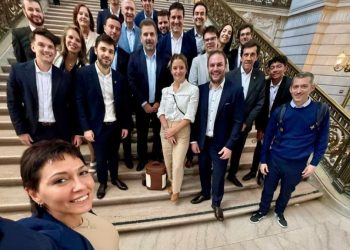 La selfie menos pensada: Mayra Mendoza, Cristian Ritondo, Juan Schiaretti y Nacho Torres juntos en EEUU