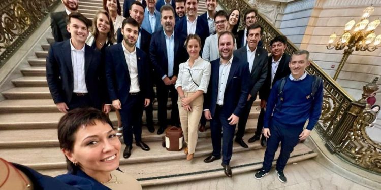 La selfie menos pensada: Mayra Mendoza, Cristian Ritondo, Juan Schiaretti y Nacho Torres juntos en EEUU