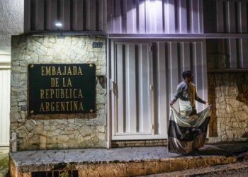 Liberaron a diplomático de la Embajada argentina en Venezuela que permanecía incomunicado