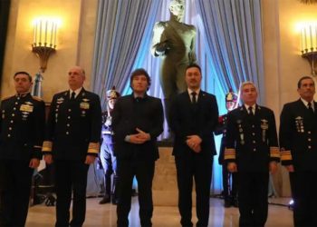 Milei llamó a «reconciliar» la política con las Fuerzas Armadas y anunció aumento de sueldo para militares