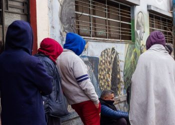 Revolver y repartir: en las ollas se cocina el amparo