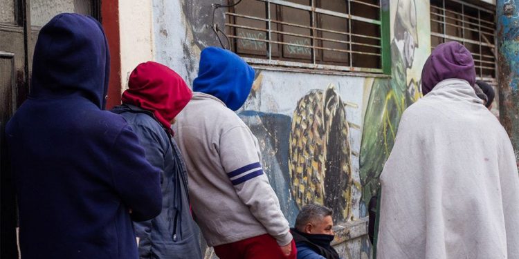 Revolver y repartir: en las ollas se cocina el amparo