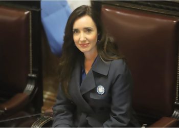 Senador libertario le pidió a Victoria Villarruel que “no escuche los cantos de sirena” del peronismo