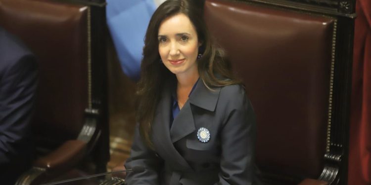 Senador libertario le pidió a Victoria Villarruel que “no escuche los cantos de sirena” del peronismo
