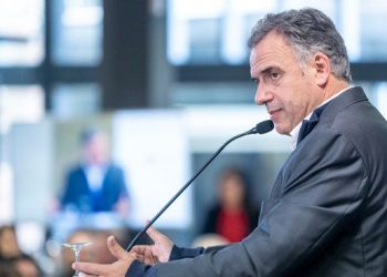 Yamandú Orsi criticó al oficialismo por hacer campaña electoral con la crisis política en Venezuela