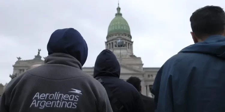 Aeronavegantes protestan en el Congreso en contra de la privatización de Aerolíneas Argentinas