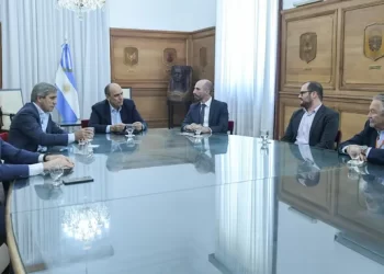 Conflicto en Aerolíneas Argentinas: Gobierno recibió a ejecutivos de Gol y sigue buscando empresas que tomen la operación