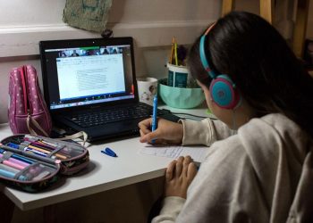 Conflicto por la reforma educativa en la Ciudad: docentes realizan paro y movilización a la sede del gobierno