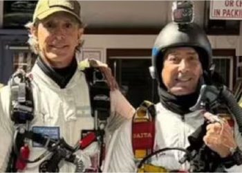 Dos paracaidistas argentinos rompieron el récord mundial de salto nocturno en EEUU