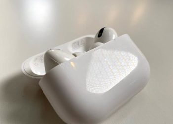 EEUU aprobó un nuevo dispositivo que transforma los AirPods de Apple en audífonos