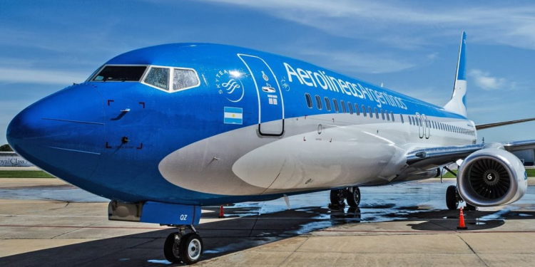 El Gobierno oficializó la declaración como “servicio esencial” del sector aerocomercial