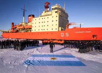 El Ministerio de Defensa cedió el rompehielos Irízar a Megatlón para un evento privado