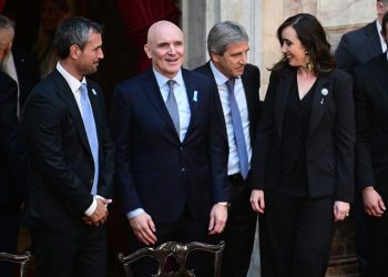 El show de Milei en el Congreso salió mal: el mismo discurso de siempre ante un recinto semivacío y aplaudidores forzados