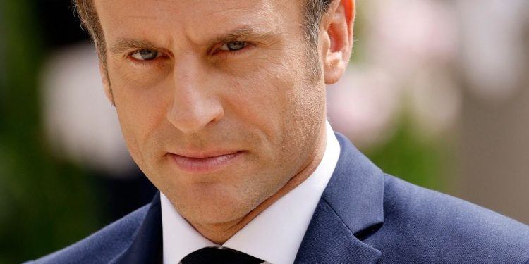 Emmanuel Macron acelera las discusiones con la derecha y la izquierda para definir un nuevo primer ministro