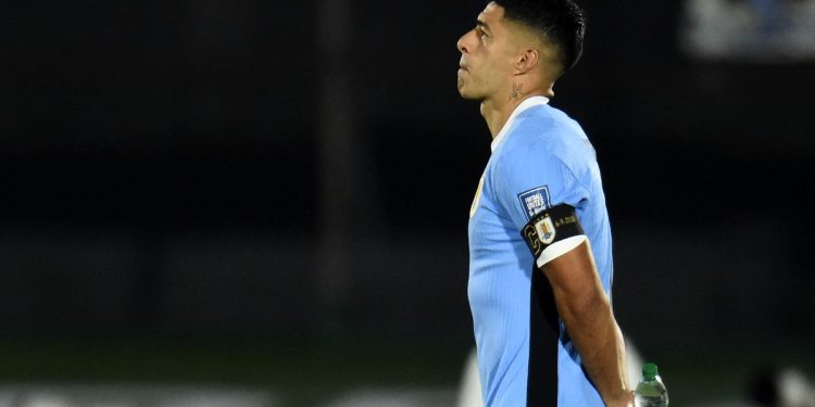 En el último partido de Suárez, Uruguay empató y Argentina tiene más ventaja