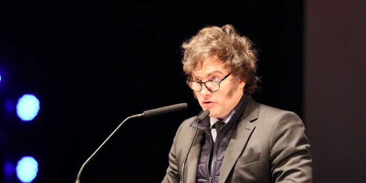 “Este gobierno es la expresión local de la guerra civil que el neoliberalismo disputa en todo el mundo”