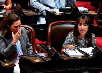 Francos en el Congreso: la factura con Pichetto, el enigma de Santiago Caputo y la limitación al acceso a la información pública