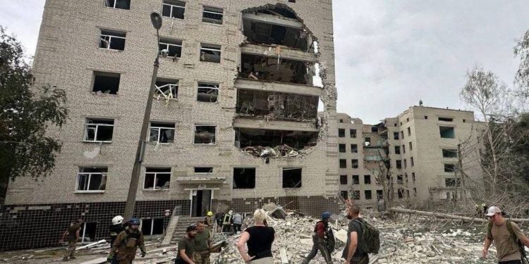 Guerra en Ucrania: un bombardeo de Rusia dejó al menos 51 muertos y centenares de heridos