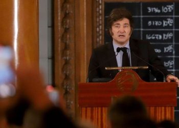 Informe revela que más del 99% del superávit se destina a pagar intereses de deuda