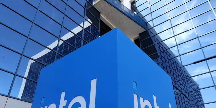 Intel prepara un plan de reestructuración para salir de la crisis