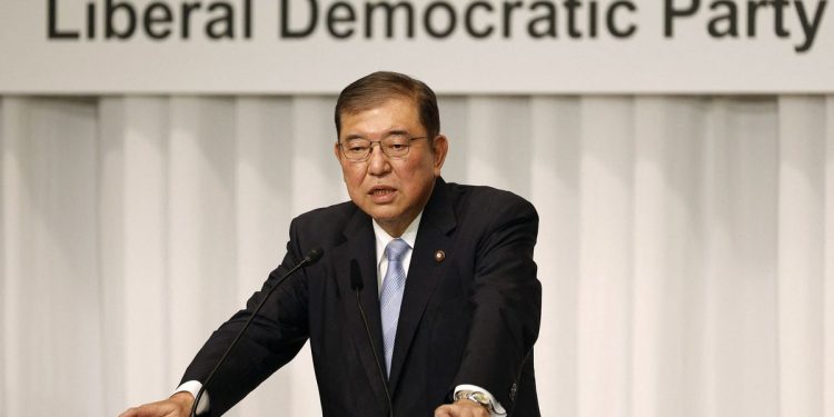 La bolsa de Tokio se hunde casi 5%: ¿qué hay detrás del nuevo desplome del Nikkei?