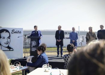 La contracara de Milei: Kicillof trabaja en un presupuesto provincial sin ajuste y con prioridad en la obra pública