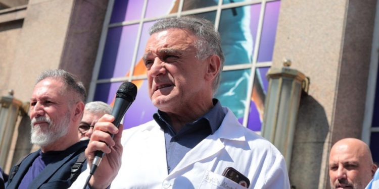 La crisis del Clínicas: el 80% está por debajo de la línea de pobreza y suspenden cirugías por falta de presupuesto